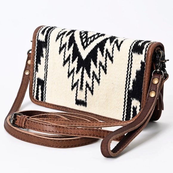 American Darling Handbags - American Darling Saddle Blanket Western Leather Crossbody Wallet